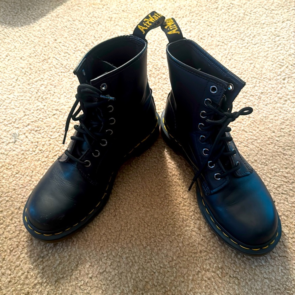 US 7 Dr Martens Air Wair Bouncing Souls Combat Boots like new.